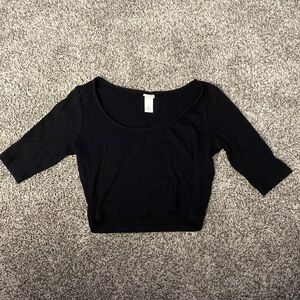 H&M crop black quarter sleeved tee shirt